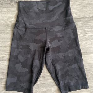 Lululemon Align Super High Rise Short 10” size 6